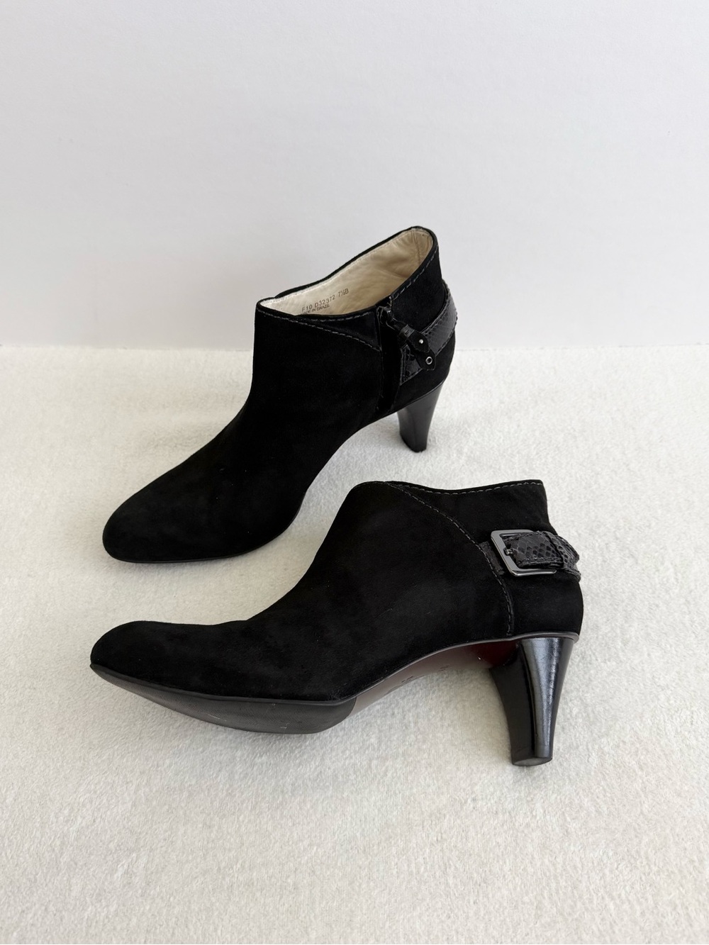Cole Haan Black Suede Ankle Boots Women’s Size 7.5 Buckle Heel Classic Fall